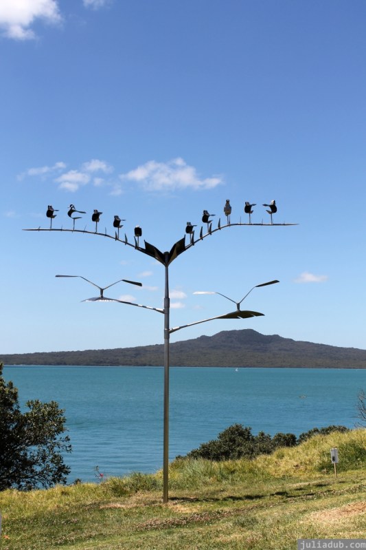 NZ Sculpture OnShore Nov 2012 (117) Doug Kennedy 'Sitting Gulls (The Next Supper)'
